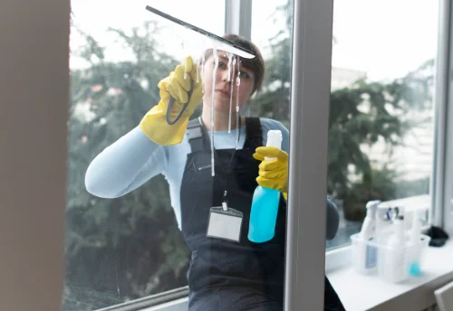 Nettoyage de vitres intérieures et extérieures à Flagnac